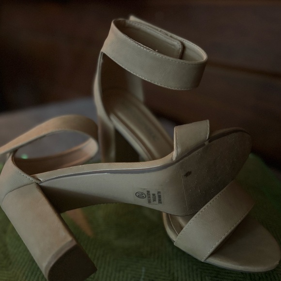 Nude Dress High Heels Strappy Shoe Size 10 - Picture 4 of 4